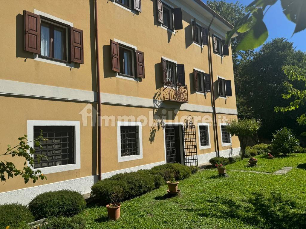 Villa d'epoca con giardino: fascino e spazio a Trieste