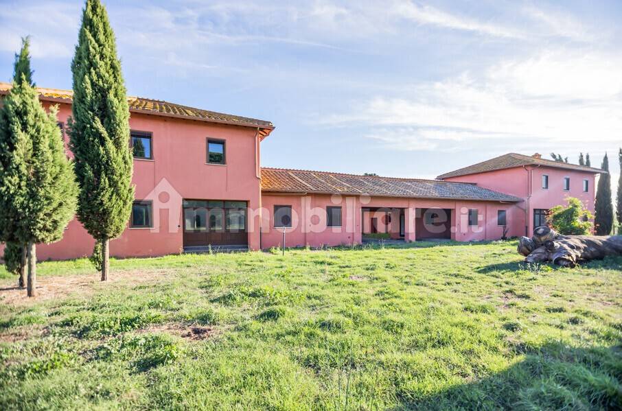 Casale nel Verde a Roma: Opportunità Unica di Residenza o Investimento