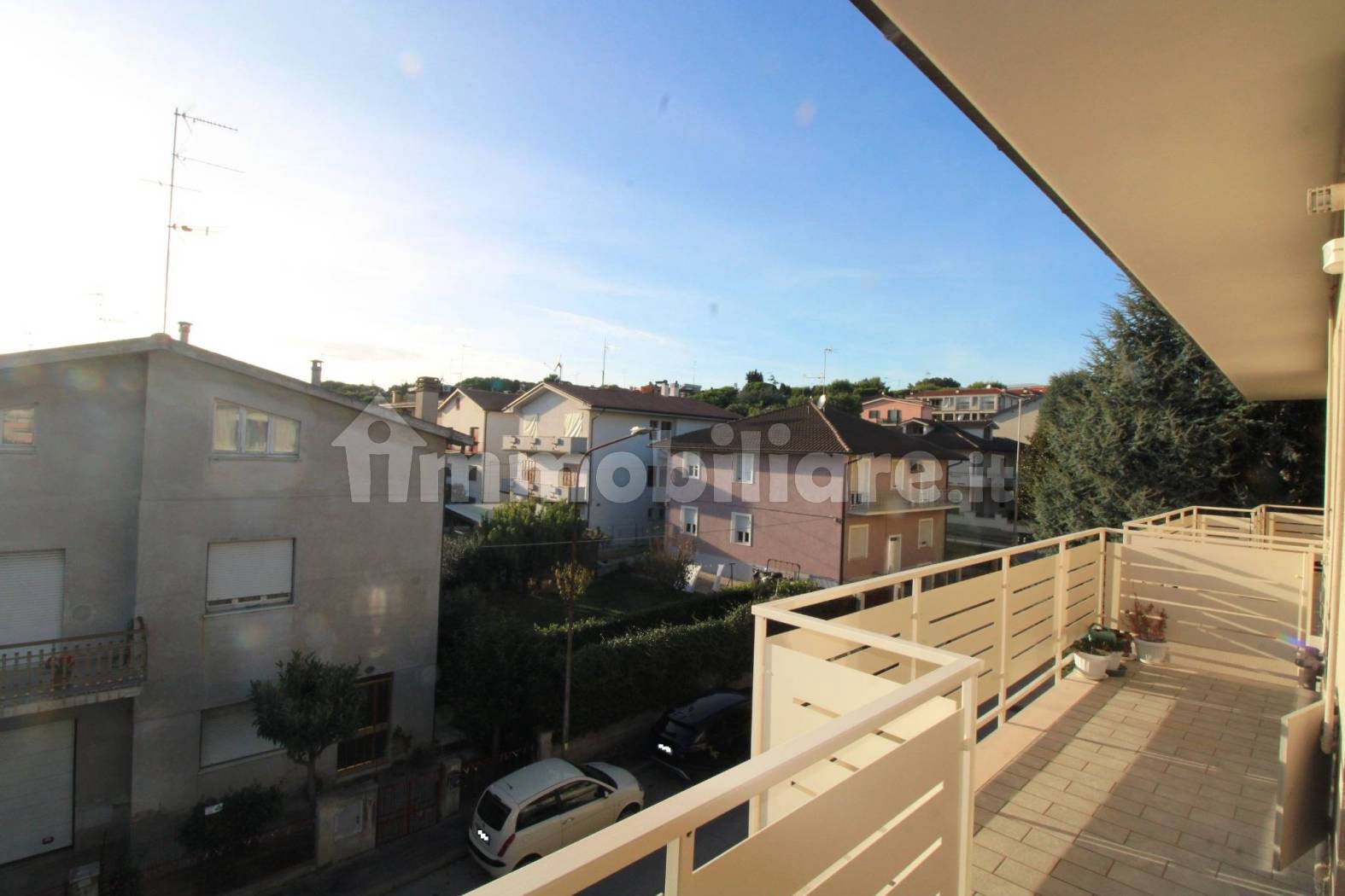 Quadrilocale Ristrutturato con Garage e Soffitta a Civitanova Marche